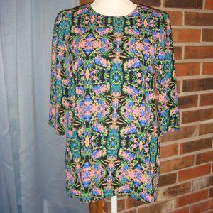 Everly Keyhole Back Top M